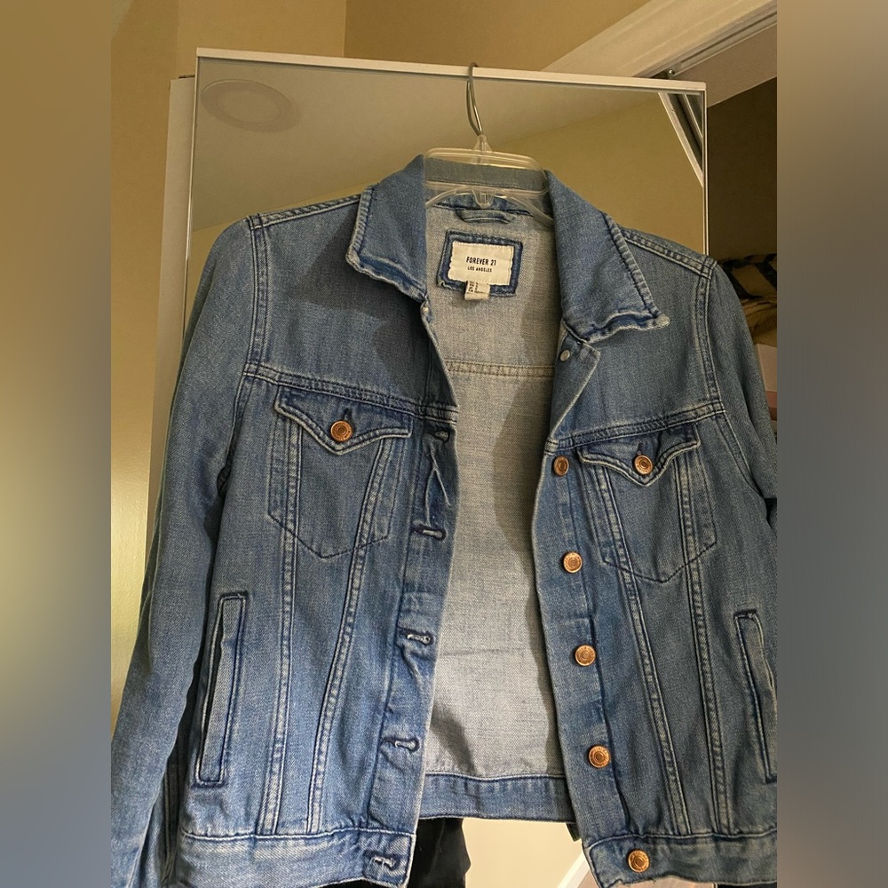 Forever 21 jean jacket size small